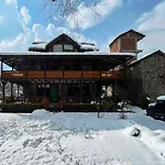 Stayvista At The Kathguni House In Manali With Private Lawn